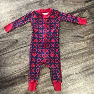 Hanna Anderson XO valentines footie